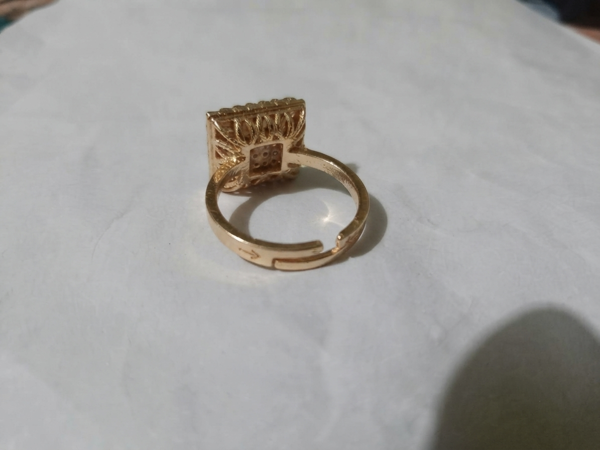 Gold Square Crystal Ring - Image 3